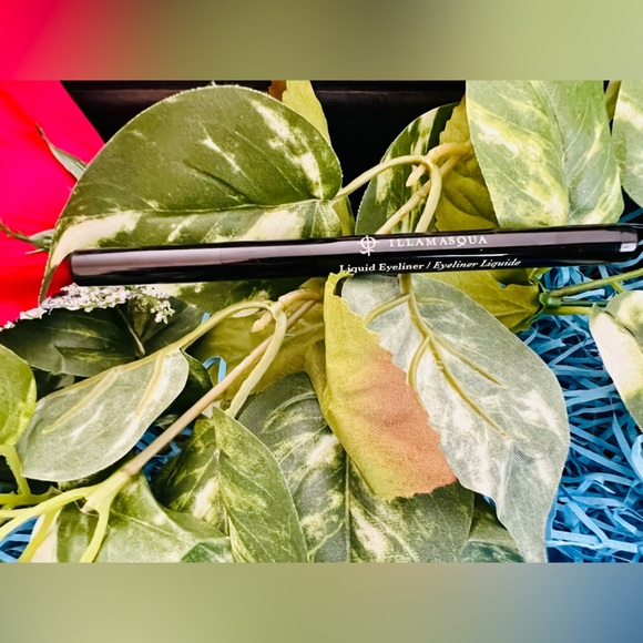 NIB Illamasqua Liquid Eyeliner in Black - Picture 4 of 6